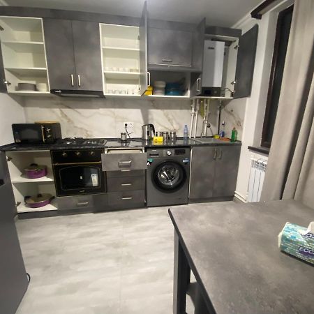 2 Cosy Apartment In Townhouse Near Airport Evn Geghanist  エクステリア 写真