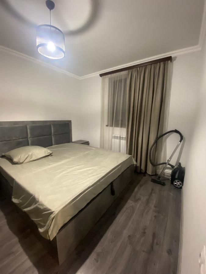 2 Cosy Apartment In Townhouse Near Airport Evn Geghanist  エクステリア 写真