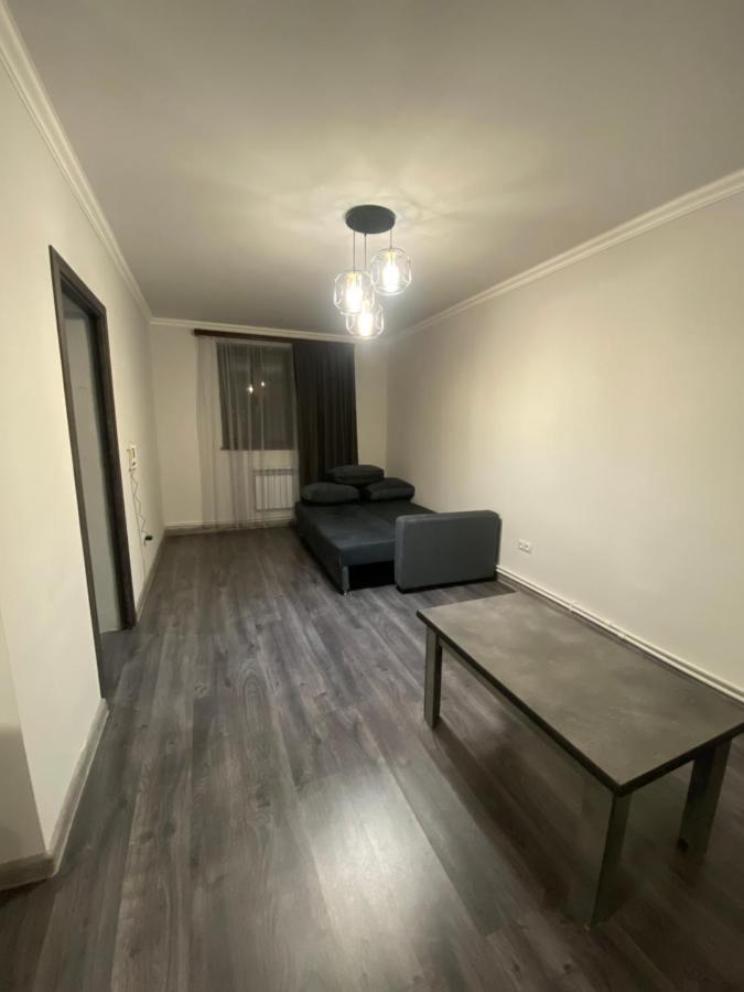 2 Cosy Apartment In Townhouse Near Airport Evn Geghanist  エクステリア 写真