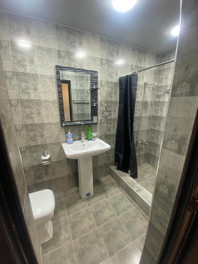 2 Cosy Apartment In Townhouse Near Airport Evn Geghanist  エクステリア 写真