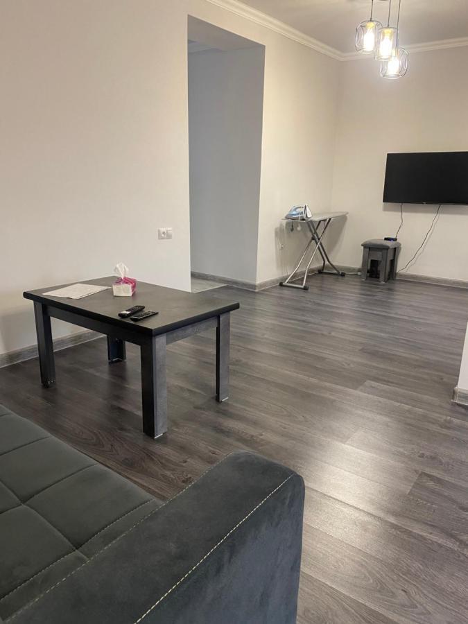 2 Cosy Apartment In Townhouse Near Airport Evn Geghanist  エクステリア 写真